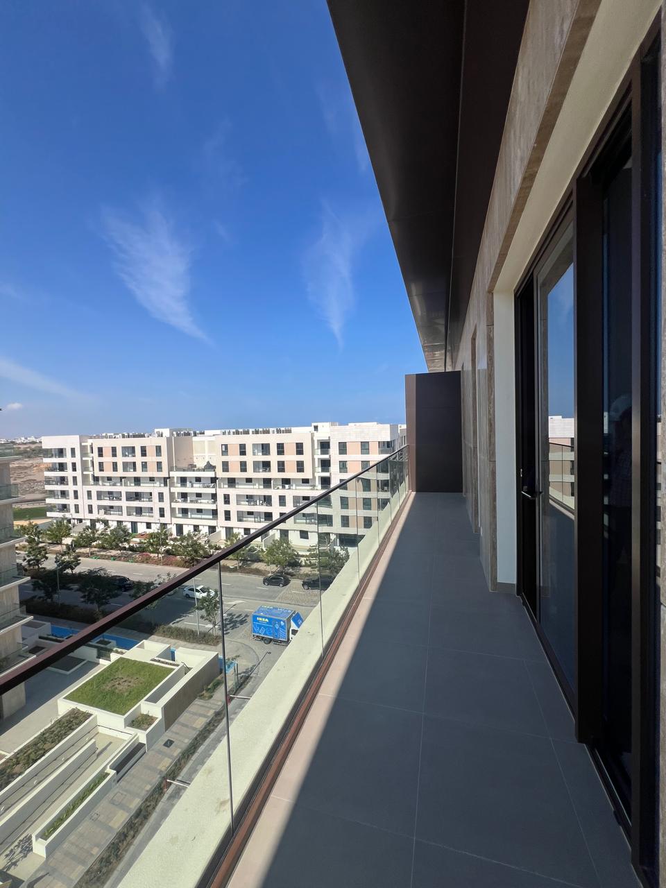 2BR с большой террасой — Al Moruj Residences, изображение 3 из 5